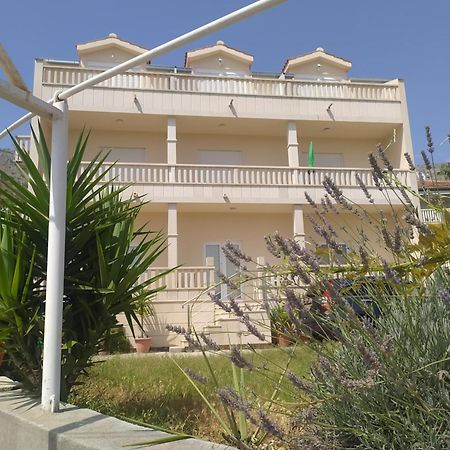 Apartments Ticinovic Omis Exterior photo