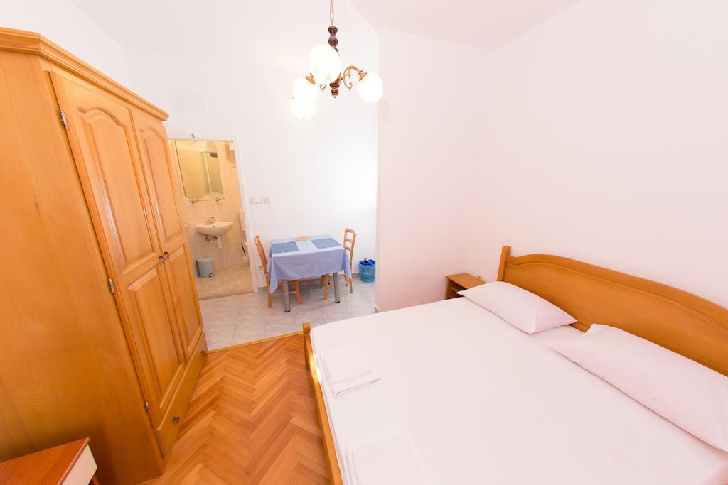 Apartments Ticinovic Omis Exterior photo